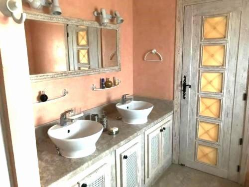 La maison les pins Chambre d'hote chez l'habitant : photo 8 de la chambre chambre double - vue sur piscine