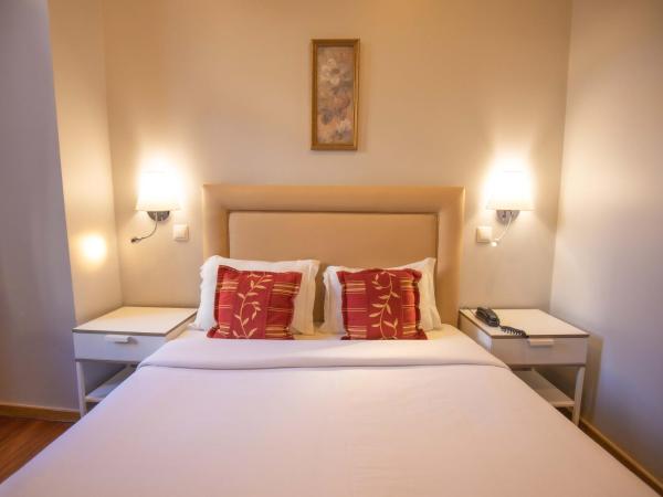 Grande Pensao Residencial Alcobia : photo 1 de la chambre chambre double