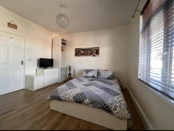 Lana house : photo 1 de la chambre chambre double avec salle de bains commune