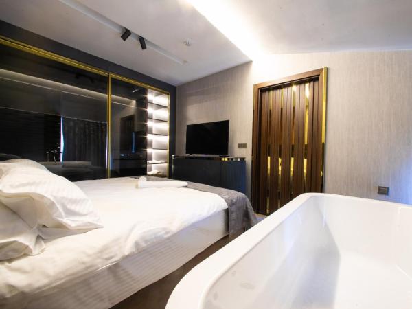 MAD INN HOTEL & SPA : photo 9 de la chambre suite familiale avec balcon