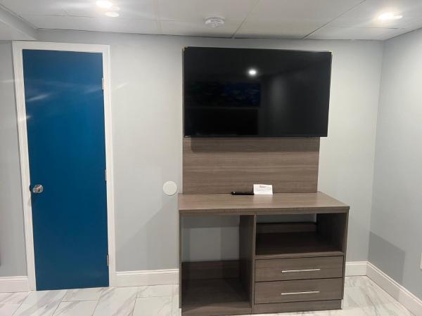 Red Roof PLUS & Suites Virginia Beach - Seaside : photo 6 de la chambre suite 2 lits doubles avec cuisine - non-fumeurs