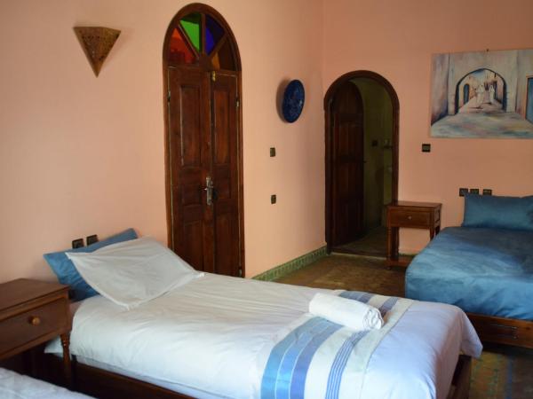 Riad Saltana : photo 2 de la chambre grande chambre triple avec baignoire