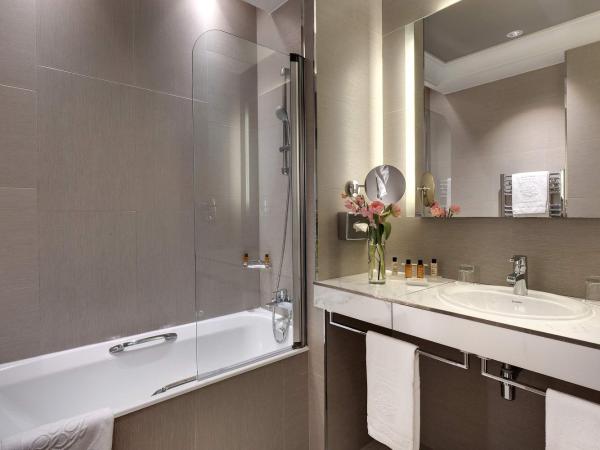 Splendid Etoile : photo 6 de la chambre chambre double supérieure avec balcon