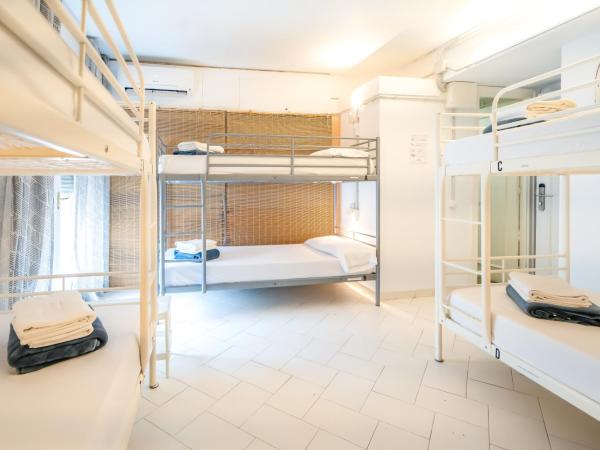 Forum Tarragona : photo 2 de la chambre lit dans dortoir 6 lits