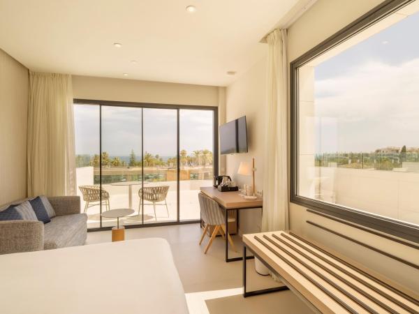 Eurostars Oasis Marbella : photo 6 de la chambre chambre double premium avec terrasse - vue sur mer