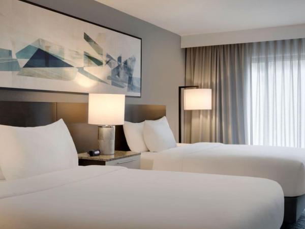 Delta Hotels by Marriott Orlando Celebration : photo 2 de la chambre grande chambre 2 lits queen-size avec baignoire adaptée - pour personnes à mobilité réduite et malentendantes