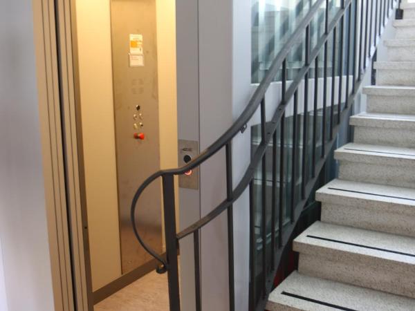 Student's Hostel Parma : photo 6 de la chambre lit dans dortoir de 8 lits