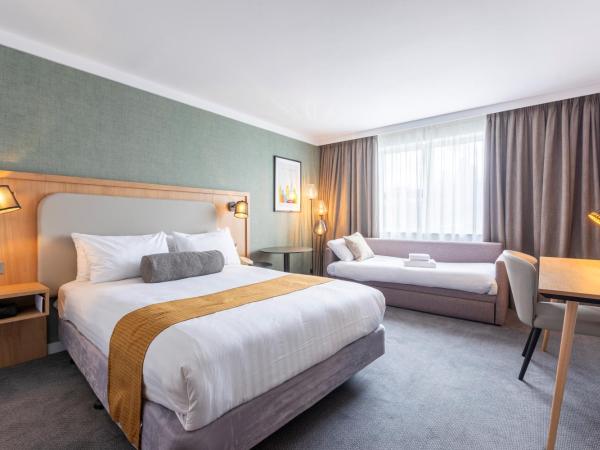 Holiday Inn Oxford, an IHG Hotel : photo 1 de la chambre chambre lit king-size avec canapé-lit