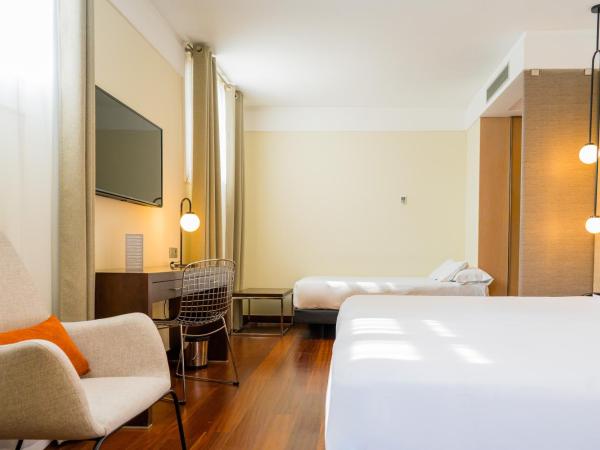 Hotel Compostela : photo 4 de la chambre chambre triple (2 adultes + 1 enfant)