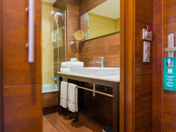 Hotel Compostela : photo 6 de la chambre chambre triple (2 adultes + 1 enfant)