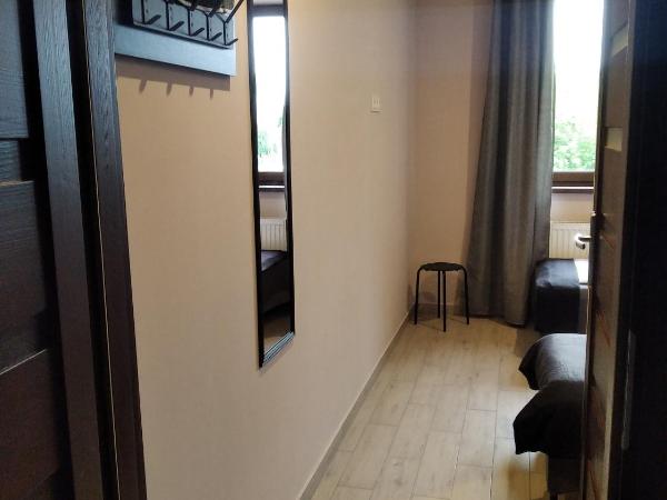 Hotelik rodzinny 365 pokoje z łazienkami : photo 1 de la chambre chambre lits jumeaux avec salle de bains