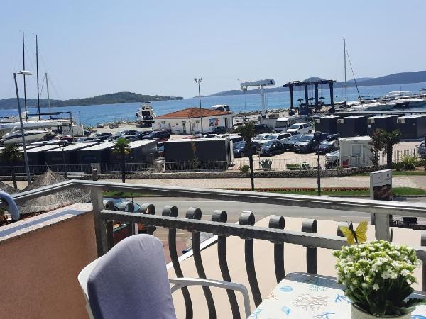 Apartments & Room Marina View : photo 7 de la chambre chambre double avec balcon - vue sur mer