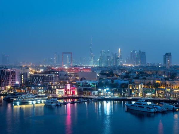 Sheraton Dubai Creek Hotel & Towers : photo 2 de la chambre chambre lit king-size deluxe - vue sur crique