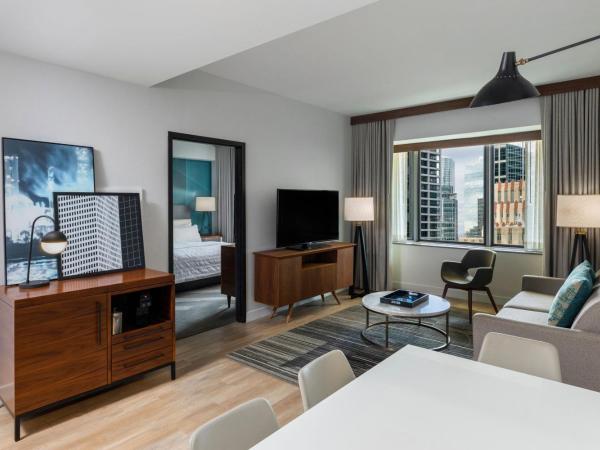 Le Meridien Houston Downtown : photo 3 de la chambre suite lit king-size et canapé-lit