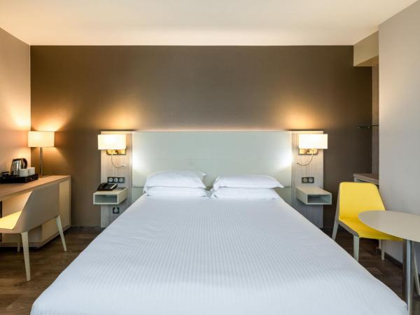 AC Hotel by Marriott Marseille Prado Vélodrome : photo 4 de la chambre chambre lit queen-size classique - vue sur ville - Étage inférieur