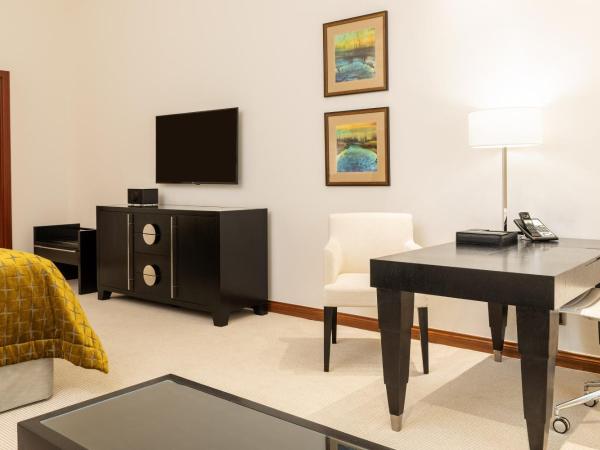 Grosvenor House, a Luxury Collection Hotel, Dubai : photo 5 de la chambre chambre premier avec 1 lit king-size dans chambre d'hôtes - accès au salon exécutif, goûter et happy hour, accès gratuit à la plage et à la piscine du complexe hôtelier, transfert depuis aéroport de dubaï