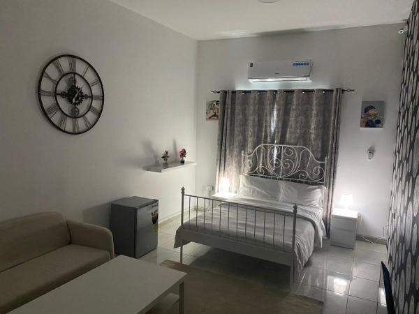 Comfortable Private Rooms in Compound Housing : photo 2 de la chambre chambre double avec salle de bains commune