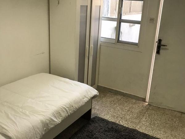 Comfortable Private Rooms in Compound Housing : photo 2 de la chambre chambre simple avec salle de bains privative