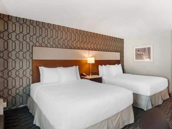 Best Western Plus Commerce Hotel : photo 6 de la chambre chambre avec 2 grands lits queen-size 