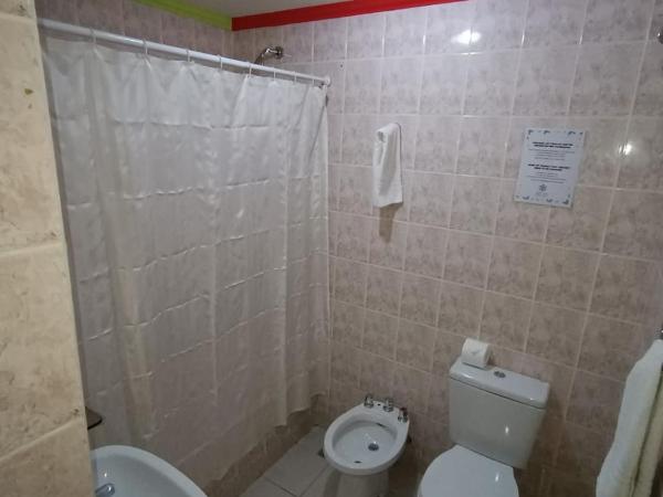 Hotel Ariel : photo 6 de la chambre chambre triple avec salle de bains privative