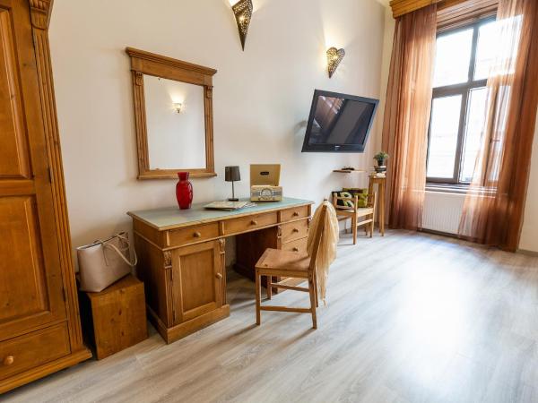 Friends Hostel & Apartments : photo 3 de la chambre suite standard