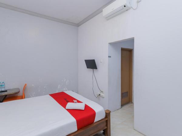 RedDoorz At Pondok Candra : photo 1 de la chambre chambre double standard