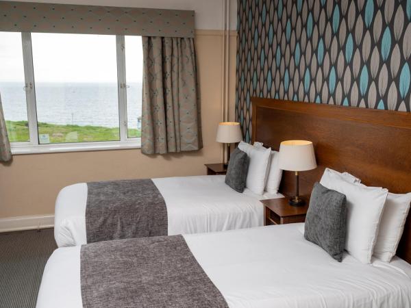 Commodore Hotel by Greene King Inns : photo 1 de la chambre chambre lits jumeaux - vue sur mer