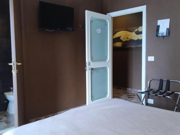 CconfortHotels R&B Semplici Emozioni - SELF CHECK IN : photo 7 de la chambre chambre double