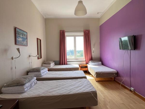 Carlstad Sport Hostel : photo 5 de la chambre chambre quadruple avec salle de bains commune