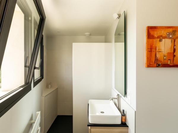 Chambre BEAUSEJOUR : photo 4 de la chambre chambre double avec salle de bains privative extérieure