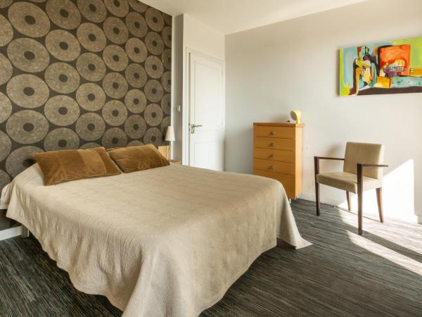 Chambre BEAUSEJOUR : photo 1 de la chambre chambre double avec salle de bains privative