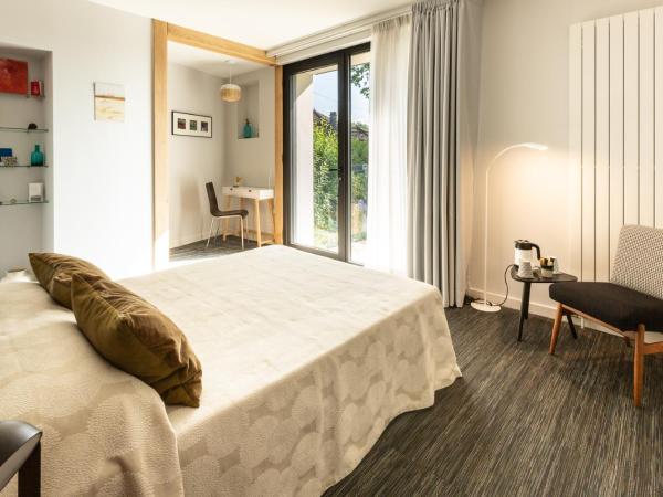 Chambre BEAUSEJOUR : photo 4 de la chambre chambre double avec salle de bains privative