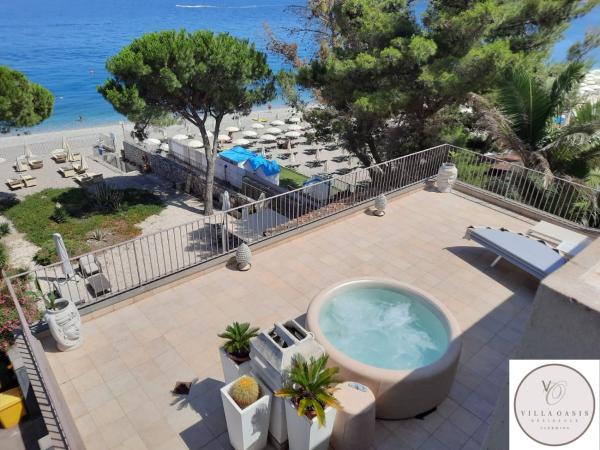 Taormina Villa Oasis Residence : photo 2 de la chambre suite penthouse avec jacuzzi extérieur