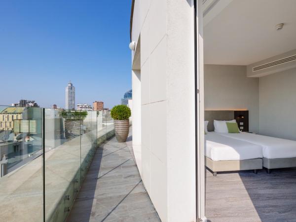 IH Hotels Milano Centrale : photo 5 de la chambre chambre double deluxe avec balcon