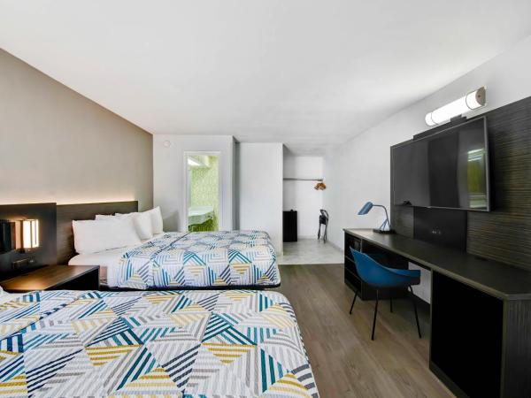 Motel 6 Atlanta, Ga - Midtown : photo 1 de la chambre chambre avec 2 lits doubles et mini-réfrigérateur - fumeurs