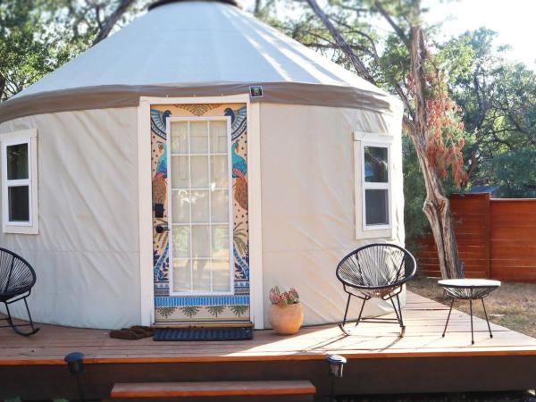 Camposanto Glamping - The Peacock Yurt : photo 2 de la chambre tente