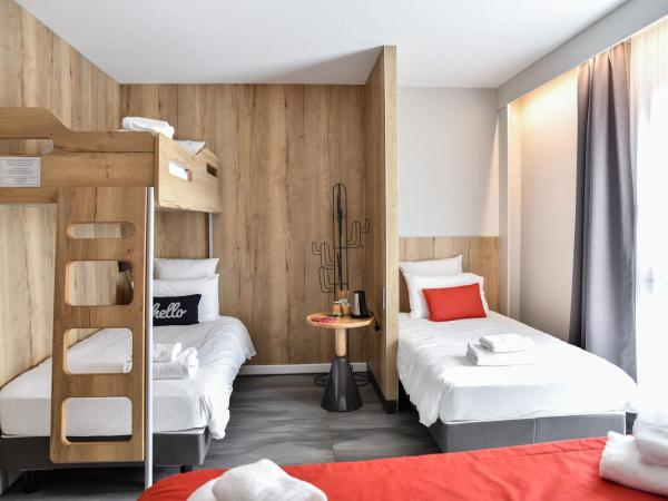 Demeures de Campagne Château de Fontainebleau : photo 2 de la chambre chambre tribu avec 1 lit double et 3 lits simples