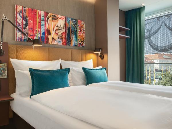 Motel One Graz : photo 7 de la chambre chambre standard lit queen-size