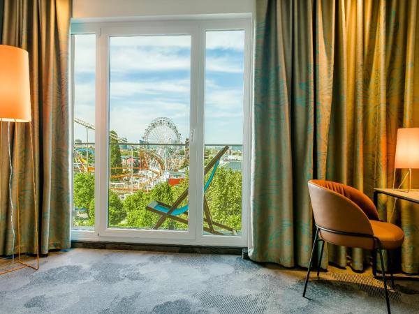 Motel One Wien-Prater : photo 2 de la chambre chambre double avec balcon