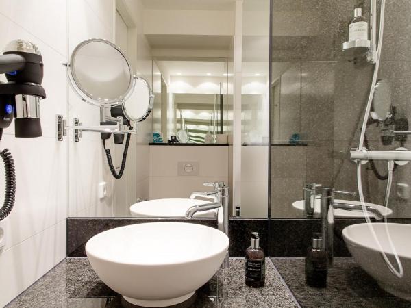 Motel One Wien-Prater : photo 6 de la chambre chambre lit queen-size