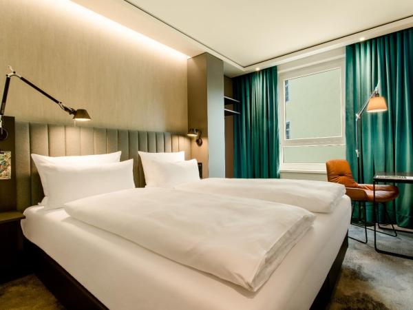 Motel One München-East Side : photo 9 de la chambre chambre lit queen-size