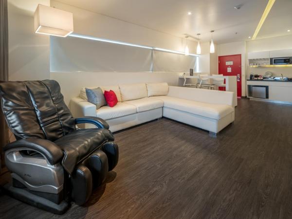 Ramada Encore by Wyndham Guadalajara Sur : photo 4 de la chambre suite lit king-size