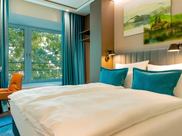 Motel One Stuttgart-Hauptbahnhof : photo 10 de la chambre chambre lit queen-size 