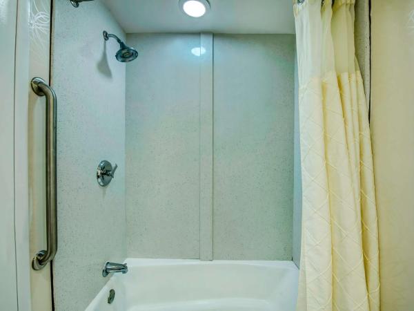 Motel 6 Atlanta, Ga - Midtown : photo 6 de la chambre chambre lit king-size deluxe - non-fumeurs