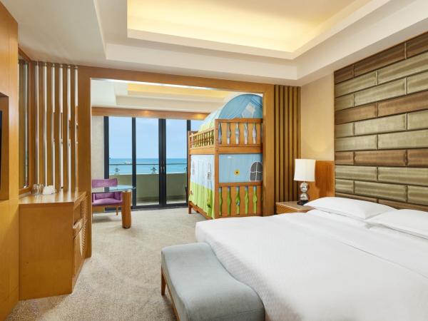 Four Points by Sheraton Hainan, Sanya : photo 1 de la chambre premium ocean view room, guest room, 2 doubles, ocean view, high floor, balcony