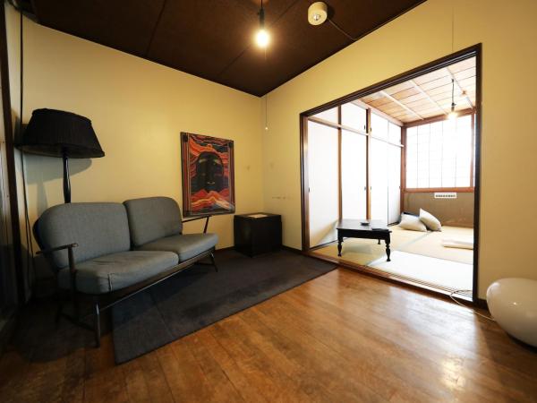 FON-SU bed&breakfast : photo 4 de la chambre chambre triple avec salle de bains commune