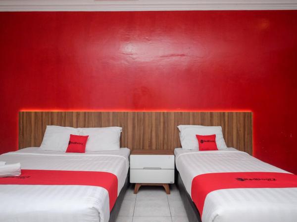 RedDoorz At Pondok Eyang Obi Sleman : photo 7 de la chambre chambre familiale deluxe