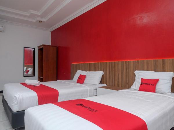 RedDoorz At Pondok Eyang Obi Sleman : photo 3 de la chambre chambre familiale deluxe
