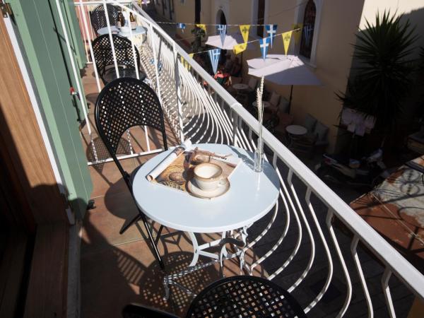 BELLA VITA boutique hotel lefkada : photo 6 de la chambre chambre double deluxe - vue latérale sur mer