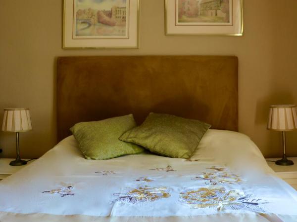 Greenside Guesthouse : photo 5 de la chambre chambre triple avec salle de bains privative